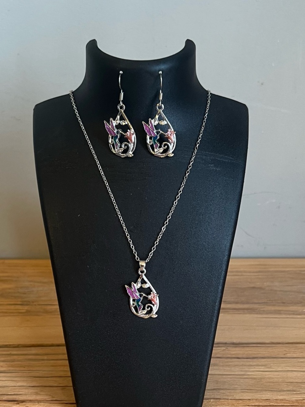 Hummingbird Silver Tone Jewelry Set features a necklace and earrings set